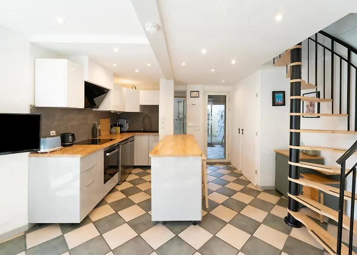 Charmante Maison A 200m De La *