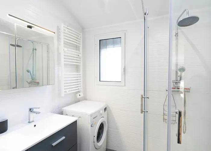 Charmante Maison A 200m De La *