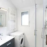 Charmante Maison A 200m De La *